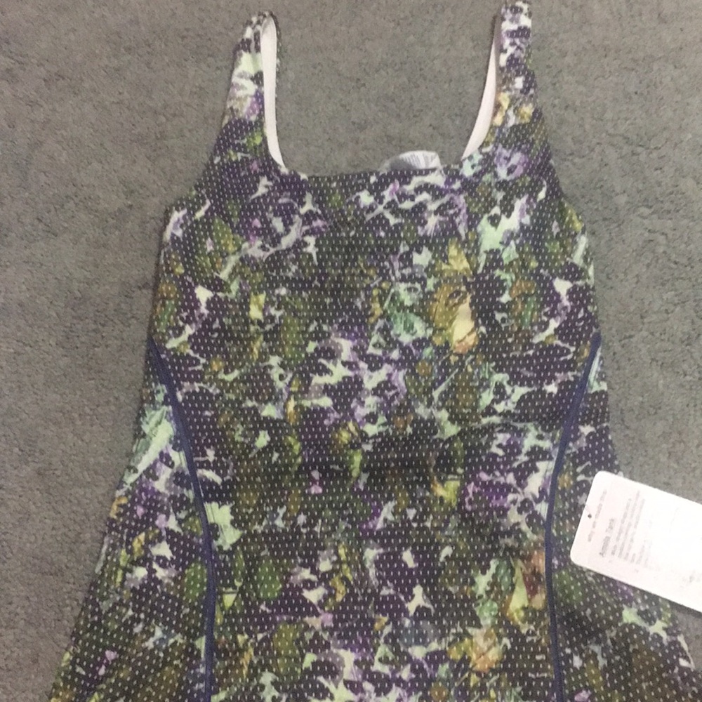 Lululemon tank